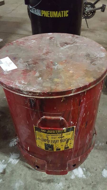 lot 59 image: Oily Waste Can with foot flip.