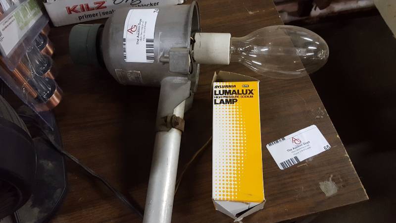 lot 74 image: Exterior Security Light