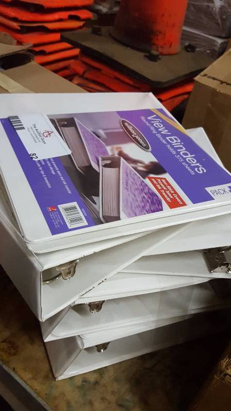 lot 82 image: 5 - New Viewbinders