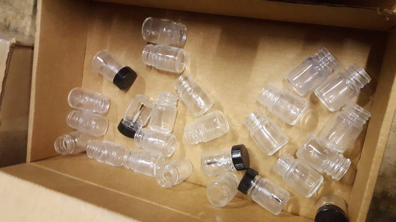 lot 87 image: Miniature Bottles wbrushes