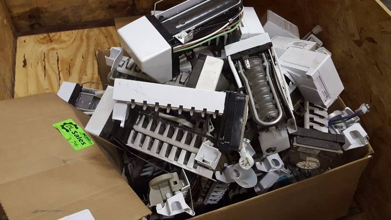 lot 98 image: Box of Used Ice Makers