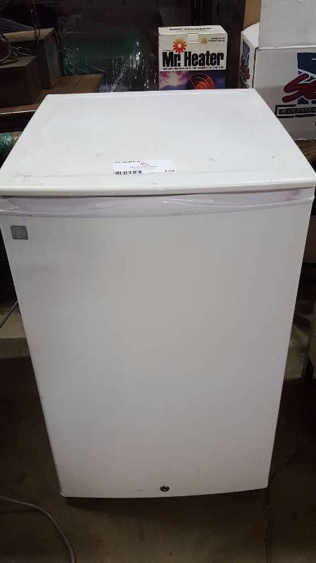 lot 120 image: Mini Fridge