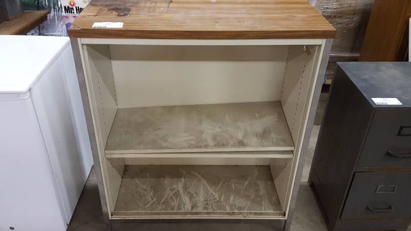 lot 121 image: Metal Shelf