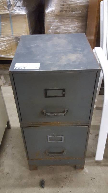 lot 122 image: 2- Drawer Filing Cabinet