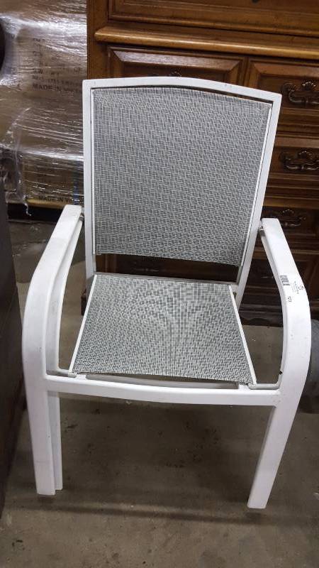 lot 123 image: Set of Outdoor Chairs-2