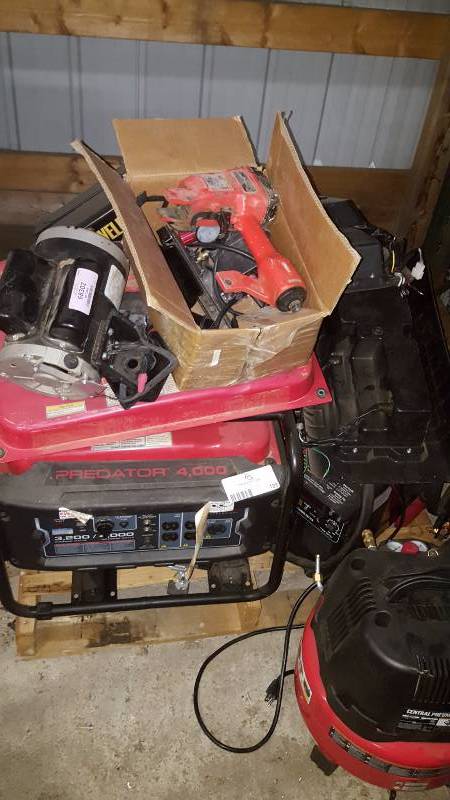 lot 125 image: pallet of Non-working power tools