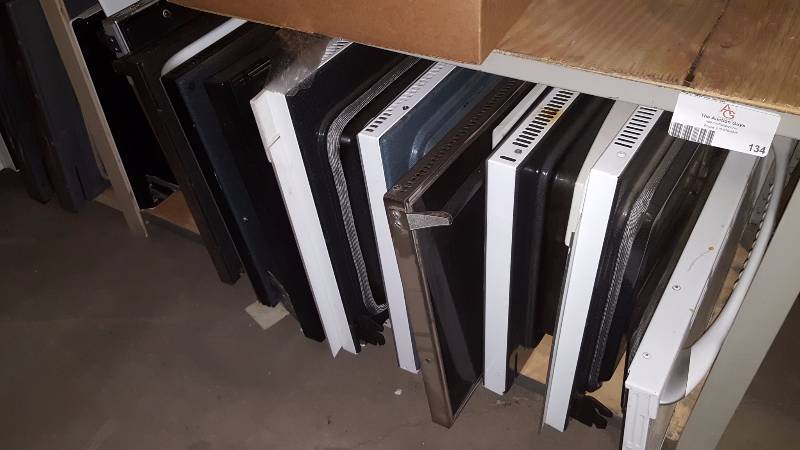 lot 134 image: 25 used oven doors