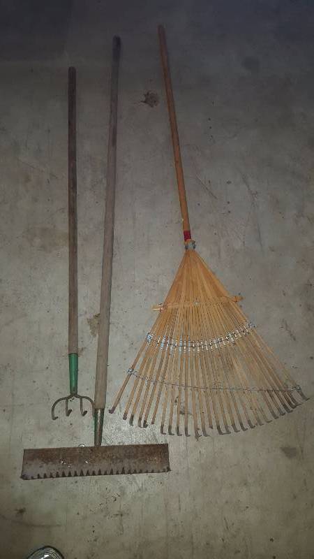 lot 151 image: Yard Tools