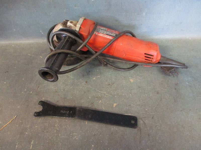 lot 4 image: 4 12 Milwaukee SanderGrinder