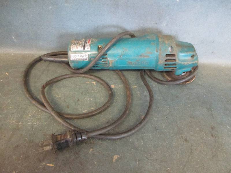 lot 7 image: Makita 4 Disk Grinder