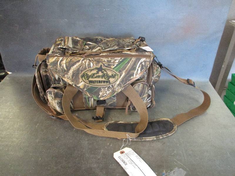 lot 11 image: Camo Hunting Bag & Duck Calls