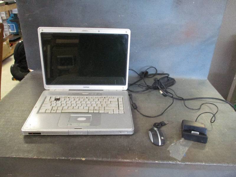 lot 14 image: Compaq Lap Top