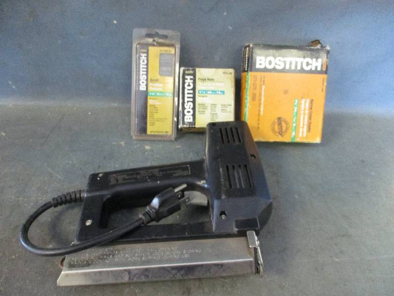 lot 18 image: Brad nailer and nails