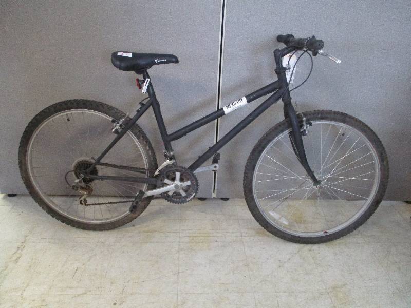 lot 25 image: Black Mountain Bike