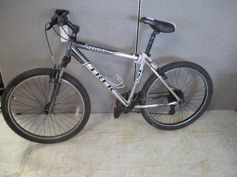 lot 26 image: Trek Mountain Bike