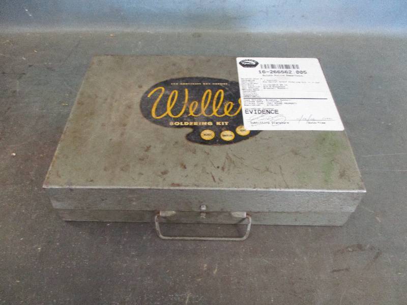 lot 34 image: Vintage Weller Soldering Kit