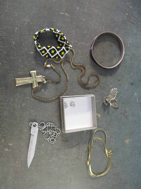 lot 42 image: Jewelry