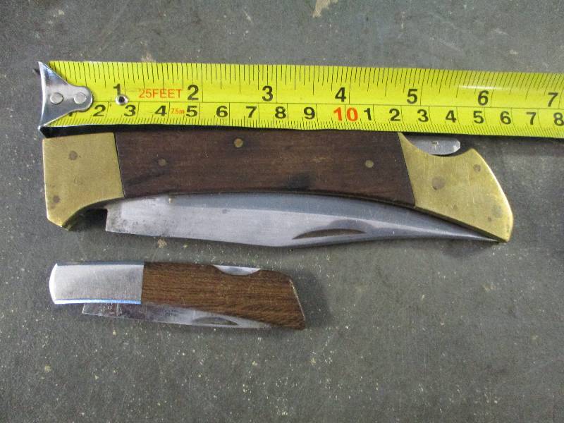 lot 43 image: Knives