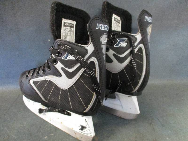 lot 52 image: Hockey Skates
