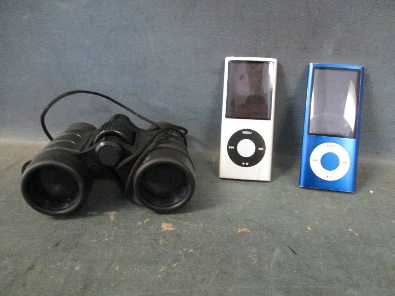 lot 61 image: Ipods and Binoculars