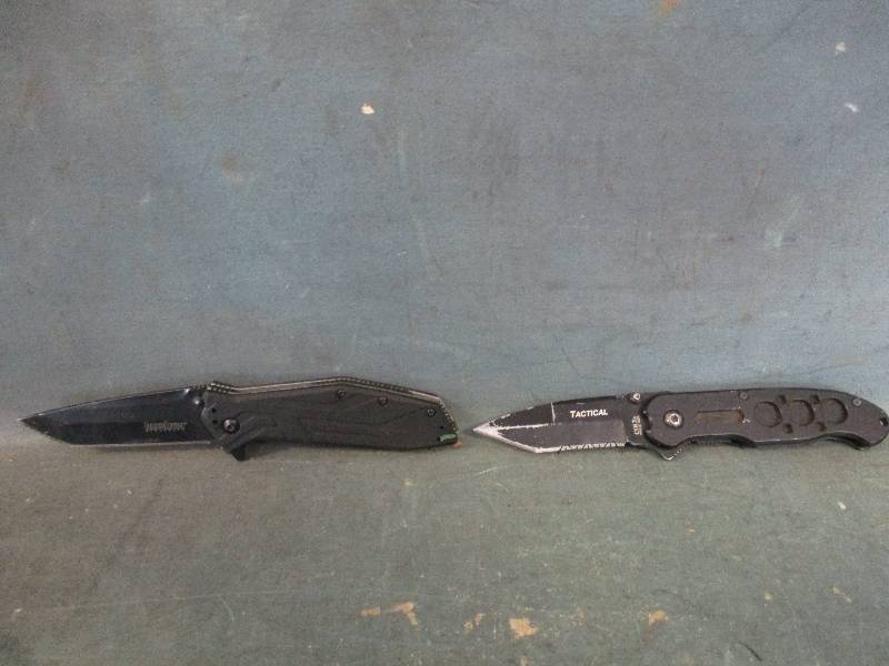 lot 74 image: Pocket Knives