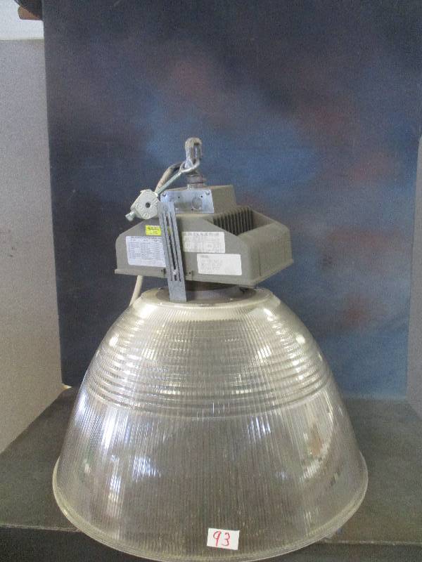lot 93 image: 24 Indoor Industrial Shop Light 250W