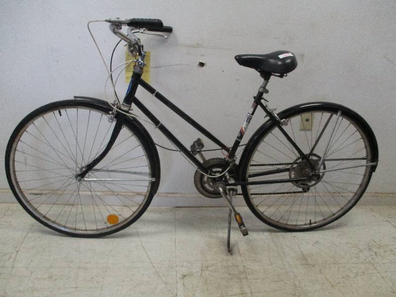 lot 120 image: 27 Vintage 10 Speed Murray Girls Bicycle