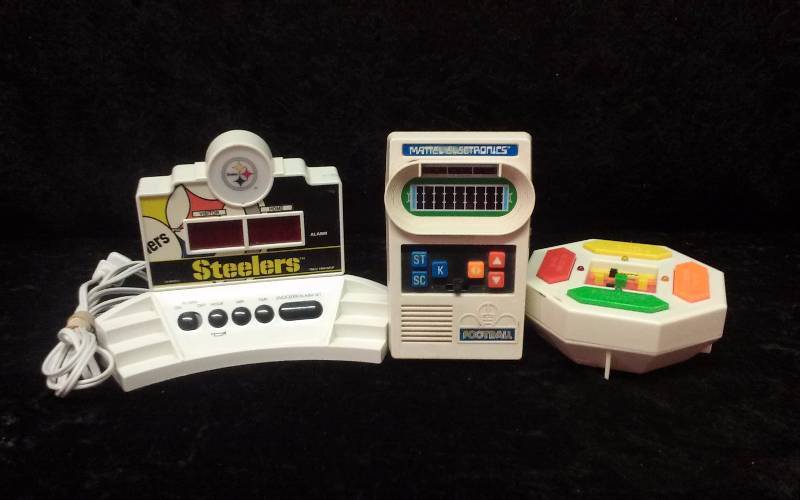 lot 11 image: Lot - Vintage Handheld Games