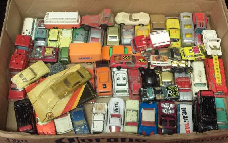 lot 13 image: Lot - HotWheels, Matchbox, etc
