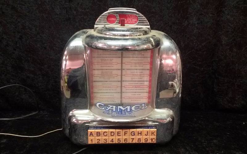 lot 23 image: CAMEL CR-10 Jukebox AMFM Radio & Tape Player