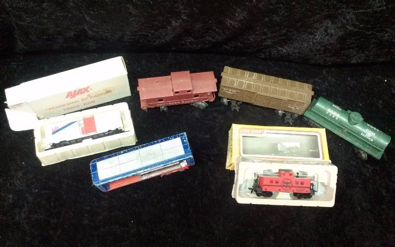 lot 44 image: Lot - Misc Trains