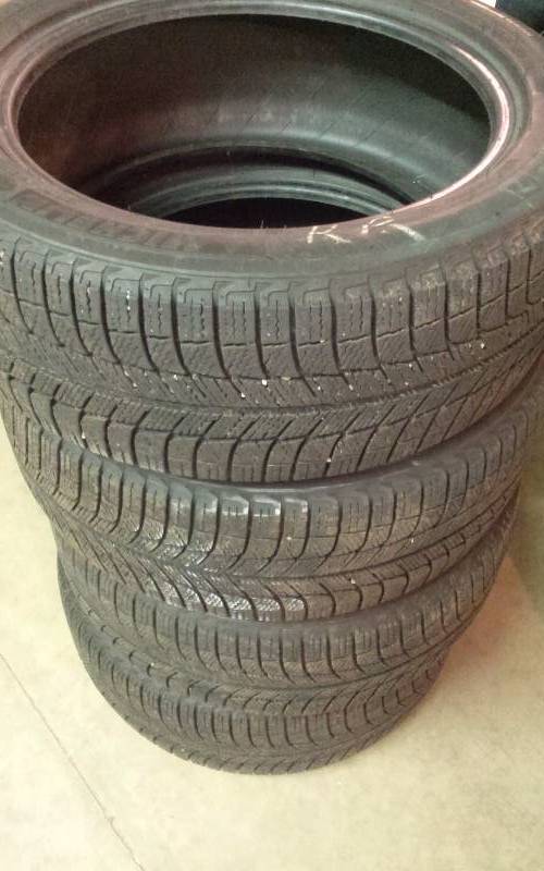 lot 53 image: Set of (4) Michelin X-Ice Xi3 22550R 18  Tires, Less than 5000 miles of use