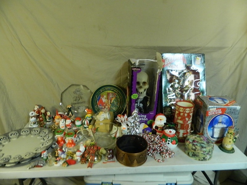 lot 151 image: Holiday Decor