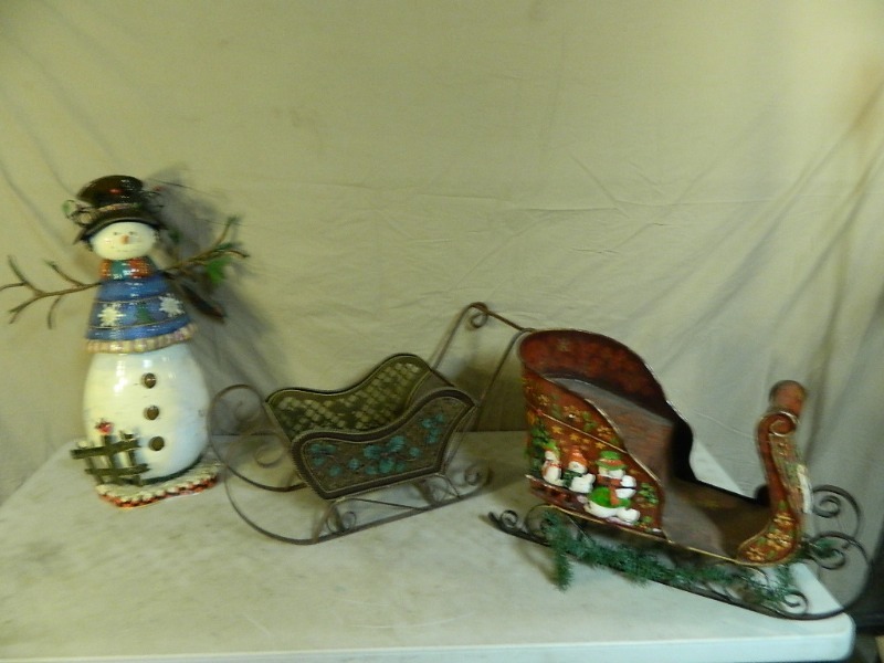 lot 153 image: Metal Holiday Items