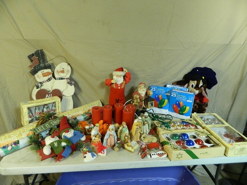 lot 156 image: Holiday Decor and New LED Lights