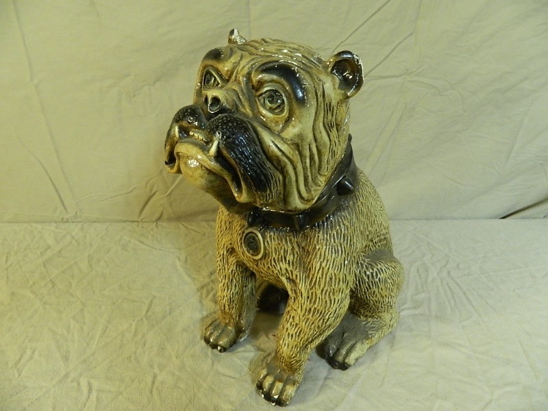lot 4 image: Bulldog Statue