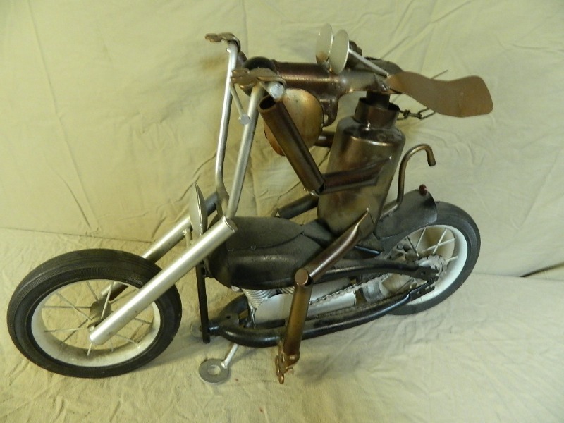 lot 7 image: Scrap Metal Motorcycle Dog
