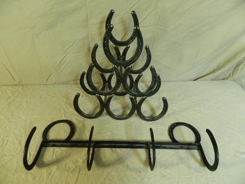 lot 8 image: Horseshoe Items