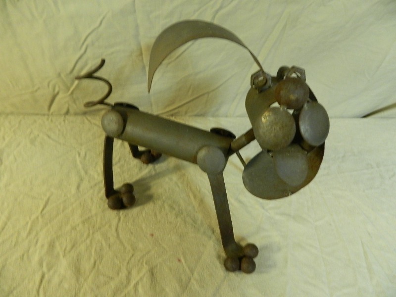 lot 14 image: Scrap Metal Art Dog