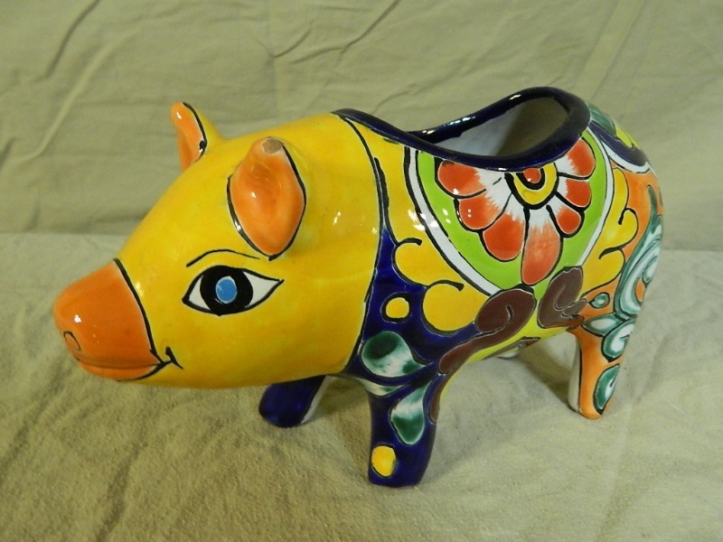 lot 18 image: Handpainted Mexican Pig Planter