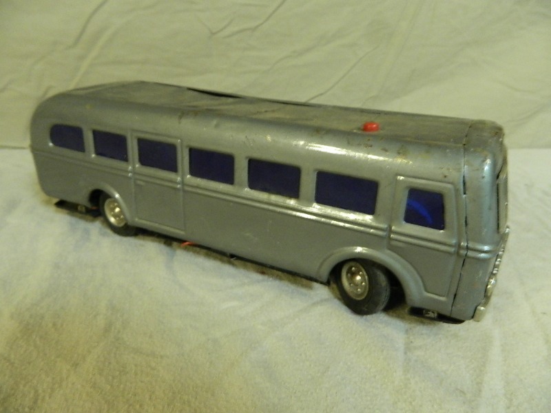 lot 38 image: Modern Toys Vintage Bus