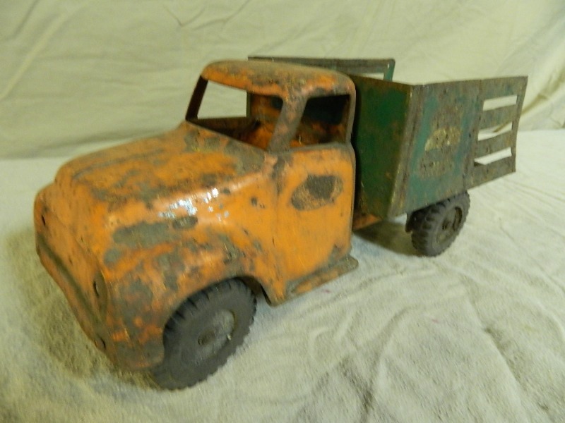 lot 41 image: Old Metal Tonka Truck