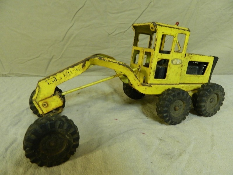 lot 44 image: Old Tonka Road Grader Truck