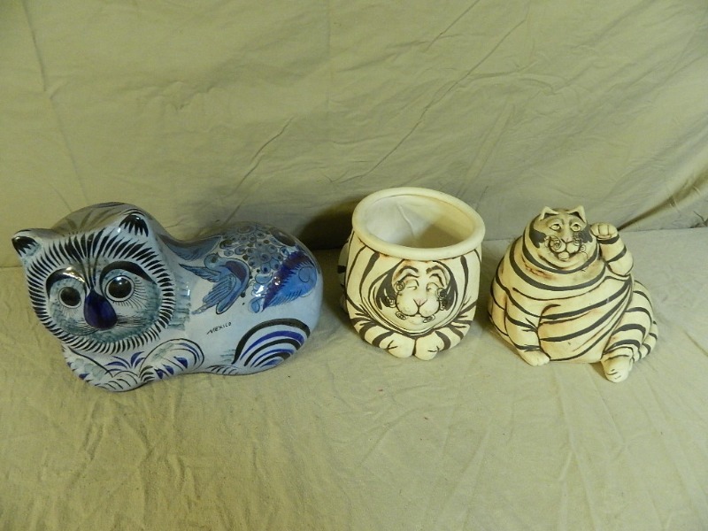 lot 52 image: Cat Planter and Figurines