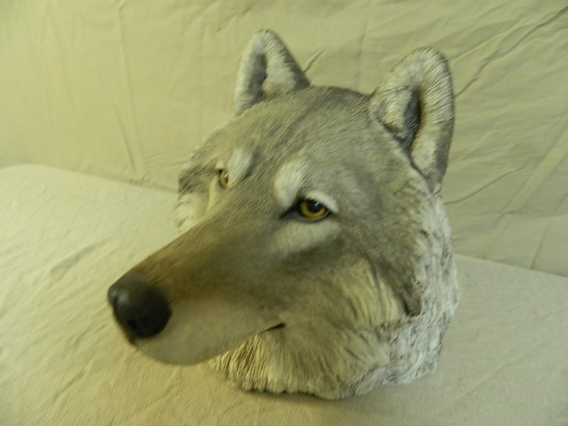 lot 58 image: Sandicast Wolf Statue