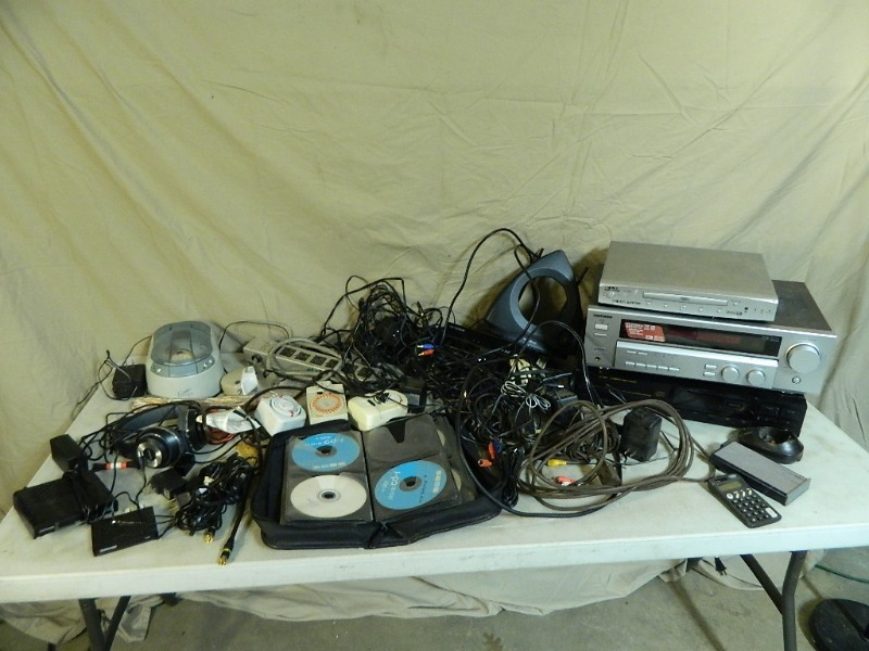 lot 100 image: Assorted Electronics