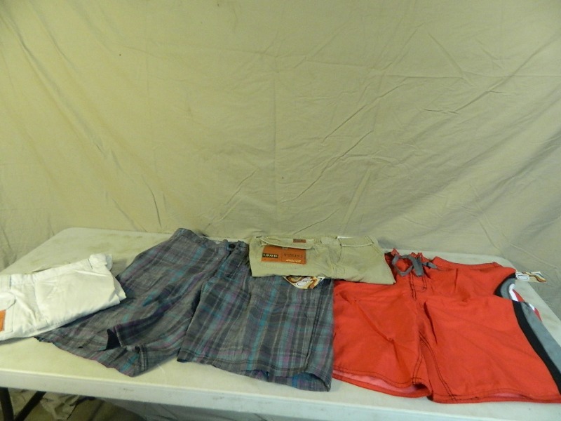 lot 112 image: 4 New Pair of Mens Shorts