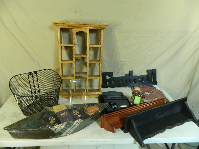 lot 123 image: Mickey Mouse Throw, Decor, and More