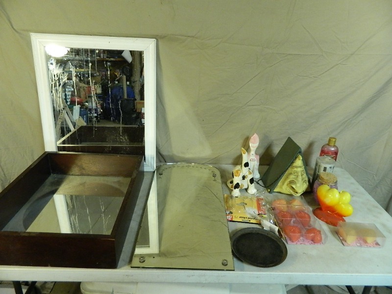 lot 126 image: Decor Items