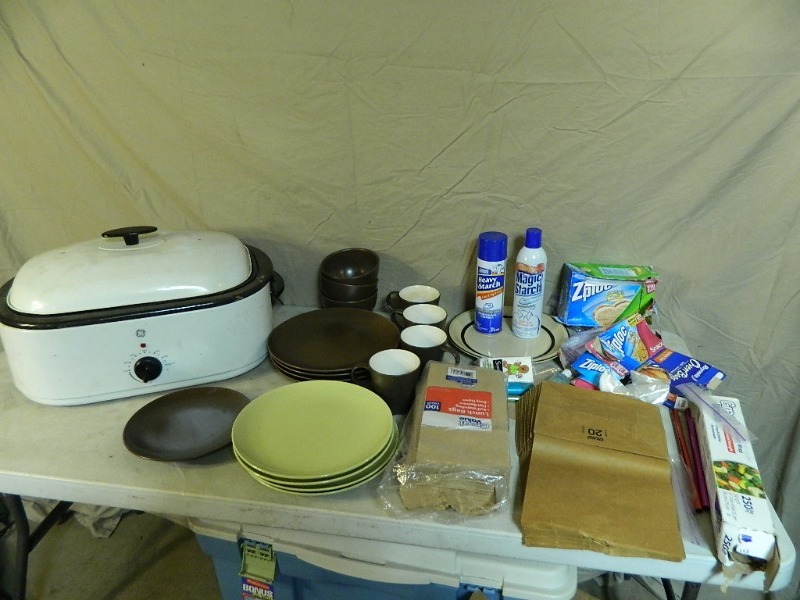 lot 141 image: GE Roaster Oven, Dishes, Ziploc Bags, Etc